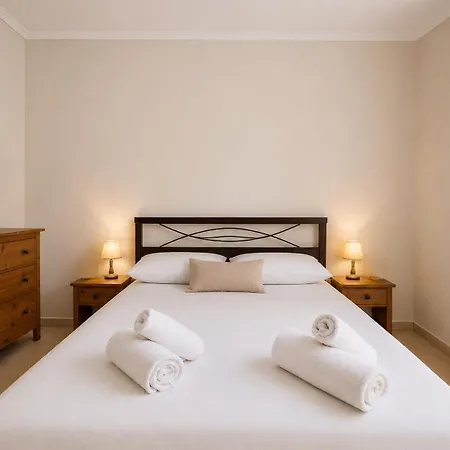 Seaside 2 Bedrooms, 3 Beds *