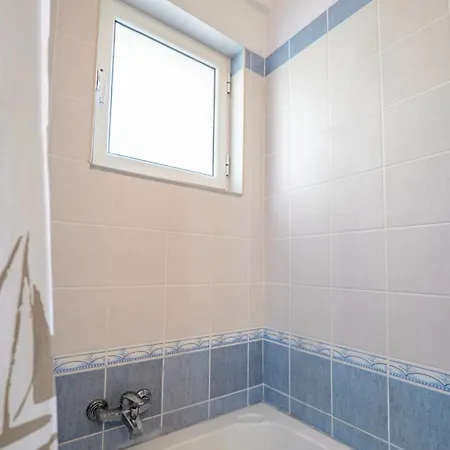 Seaside 2 Bedrooms, 3 Beds Sarande