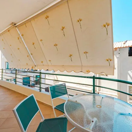Seaside 2 Bedrooms, 3 Beds *