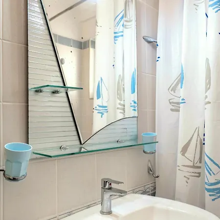 Seaside 2 Bedrooms, 3 Beds Apartment Sarande